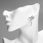 Серьги со стразами XUPING змейка, цвет зелёный в серебре - Фото 3