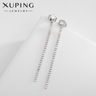 Серьги со стразами XUPING висячие, эскиз, белые в серебре - Фото 1