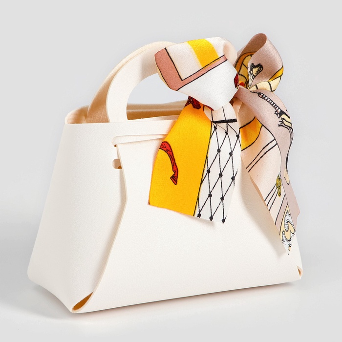 Кожаная подарочная сумочка для бижутерии и сувениров, белая с бантом (лента), 13×12×5.5 см - Фото 1