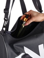 Сумка спортивная на молнии TEXTURA, с подкладкой, длинный ремень, маленький размер, с акцентным принтом, серая - Фото 5