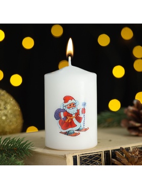 Свеча столбик с рисунком «Новогодние мотивы» 50×80 мм, Дед Мороз