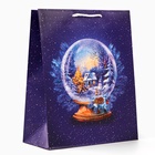 Пакет подарочный новогодний ламинированный «Стеклянный шар», на синем, 26×32×12 см - Фото 2