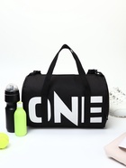 Сумка спортивная на молнии TEXTURA, с подкладкой, длинный ремень, маленький размер, с акцентным принтом, чёрная - Фото 3