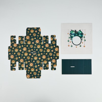 Коробка под 4 конфеты «Новогодние игрушки», 10.5×10.5×3.5 см