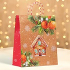 Пакет бумажный подарочный новогодний крафт «Пряничный домик» 26×32×12 см - Фото 2