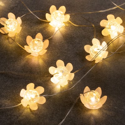 Гирлянда «Нить» 2 м роса с насадками «Цветы», IP20, нить серебристая, 20 LED, 4.6 В, батарейки AG13×3 (в комплекте), 3 режима, свечение тёплое белое