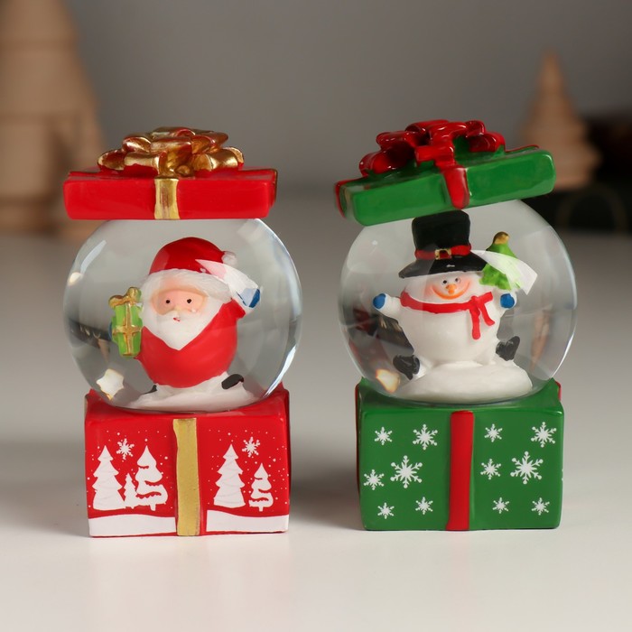 Снежный шар новогодний стеклянный «Персонаж в подарке», 4.5×4.5×7.3 см, МИКС - Фото 1