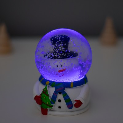 Снежный шар новогодний стеклянный «Снеговик с ёлочкой в шлеме-пузыре», световой, 6.5×6.7×9.5 см