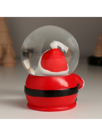 Снежный шар новогодний стеклянный «Дед Мороз с подарками в шлеме-пузыре», световой, 6.5×6.7×9.5 см