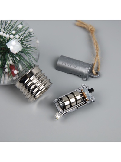 Ёлочный шар «Снежная хвоя», d=6 см, 1 LED, от батареек LR44×3, свечение тёплое белое