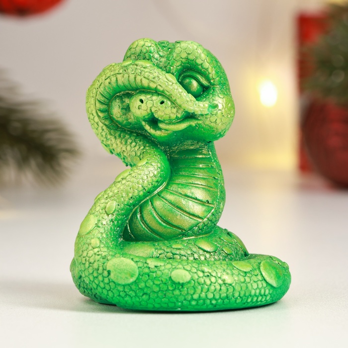 

Фигура "Змея подглядывает" светло-зеленая, 8х8см