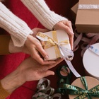 Лента атласная «Белые снежинки», 15 мм, 23±1 м, золотая - фото 26425222