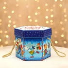 Подарочная коробка новогодняя Шестигранник малый «Зимние забавы» с веревочными ручками, 210×210×185 мм - Фото 2