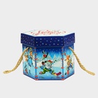 Подарочная коробка новогодняя Шестигранник малый «Зимние забавы» с веревочными ручками, 210×210×185 мм - Фото 3