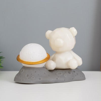 Фигурка светящаяся RISALUX «Медвежонок у Сатурна», LED-ночник, 2 Вт, LR44, 5×8×13 см