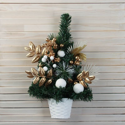 Искусственная ёлка настенная «Зимнее волшебство. Ветка ажурная», 40×24 см, ПВХ ветки отгибаются