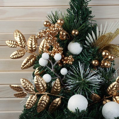 Искусственная ёлка настенная «Зимнее волшебство. Ветка ажурная», 40×24 см, ПВХ ветки отгибаются