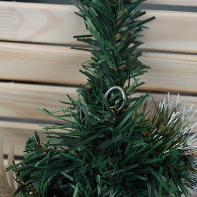 Искусственная ёлка настенная «Зимнее волшебство. Ветка ажурная», 40×24 см, ПВХ ветки отгибаются