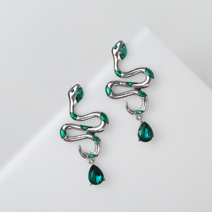 Серьги с эмалью «Змеи» с каплей, цвет зелёный в серебре - Фото 1