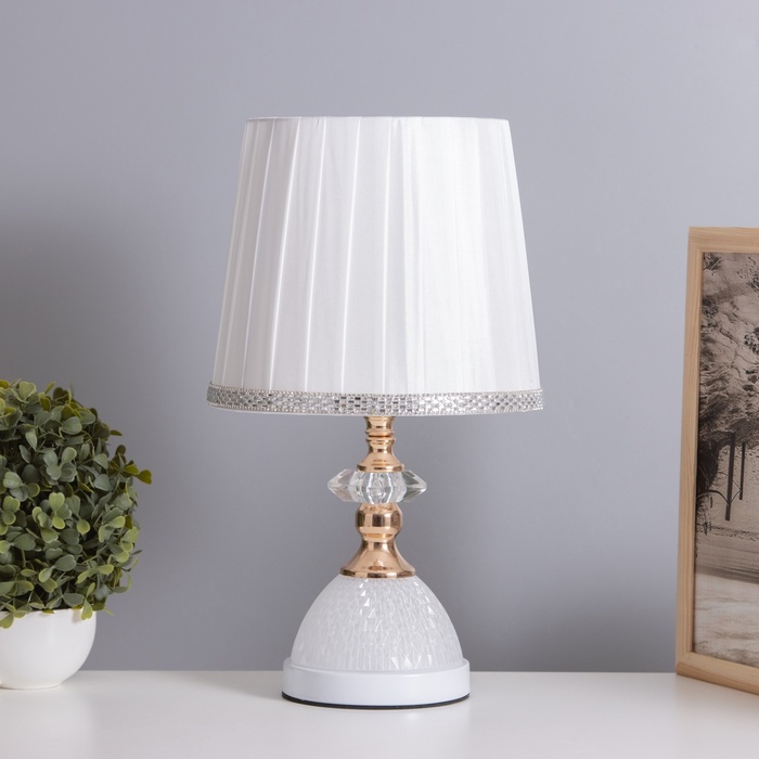

Лампа настольная "Ким" 1х40Вт Е27 1х5Вт LED белый/золото 23х23х40см