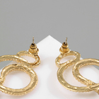 Серьги со стразами «Змейка» петля, цвет белый в золоте - Фото 2