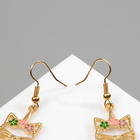 Серьги с эмалью «Кошка» с листьями, цветные в золоте - Фото 2