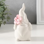 Фигурка керамика «Гномик белый с розовым цветком», 6.1×5.8×11.6 см - Фото 1