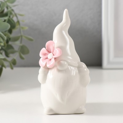 Фигурка керамика «Гномик белый с розовым цветком», 6.1×5.8×11.6 см