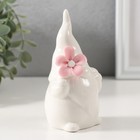 Фигурка керамика «Гномик белый с розовым цветком», 6.1×5.8×11.6 см - Фото 2