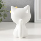 Фигурка керамика «Котик белый с жёлтыми цветочками на ушке, сидит», 7.2×6.5×10.3 см - Фото 3