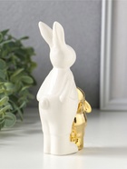 Фигурка керамика «Заяц в комбинезоне с золотым зайчонком», 7.5×4.5×13.8 см - Фото 3