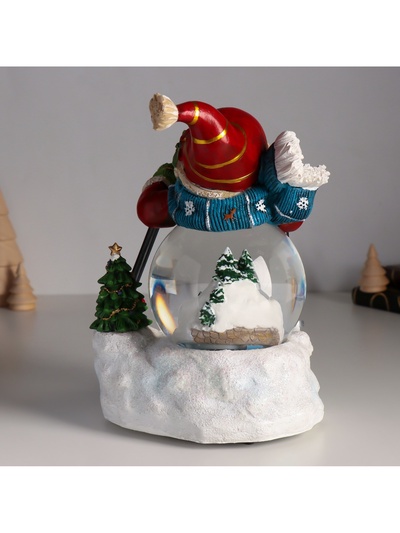 Снежный шар новогодний стеклянный «Снеговичок на лыжа×», музыкальный, световой, d=10 см, 15×13.5×21 см