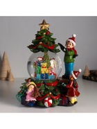 Снежный шар новогодний стеклянный «Мальчик наряжает ёлку», музыкальный, световой, d=10 см, 18×16×23 см - Фото 6