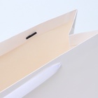 Пакет подарочный ламинированный горизонтальный «Белый», L 40×31×14 см - Фото 4