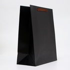 Пакет подарочный ламинированный «Чёрный», M 26×32×12 см - Фото 2
