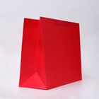 Пакет подарочный ламинированный горизонтальный «Красный», XL 49×40×19 см - Фото 2
