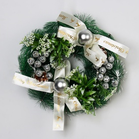 Венок новогодний d=24 см «Зимнее волшебство. Фестиваль блеска», с бежевыми бантами и шариками