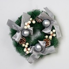 Венок новогодний d=24 см «Зимнее волшебство. Фестиваль блеска», с серебристыми бантами и шариками - Фото 2