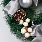 Венок новогодний d=24 см «Зимнее волшебство. Фестиваль блеска», с серебристыми бантами и шариками - Фото 3