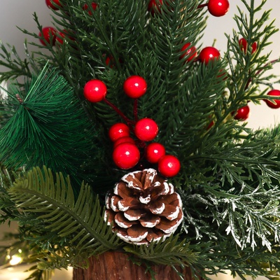 Новогодняя композиция на стол «Зимнее волшебство. Лесной фестиваль» пластик, шишки, ягоды, 30 см