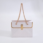 Пакет переноска для цветов, ручка цепь, «Белый», с золотым тиснением, 15×10.5×10 см - Фото 3