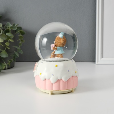 Снежный шар стеклянный «Мишка и торт», музыкальный, световой, 10.2×10.2×15.8 см, МИКС