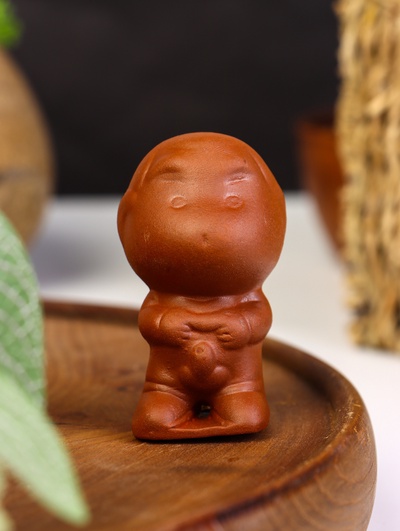 Фигурка для чайной церемонии TAKE IT EASY «Писающий мальчик», керамика, 3.5×3.5×6 см