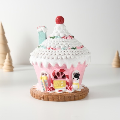 Фигурка световая полистоун «Пряничный домик розовый в глазури со снеговиком», 11.5×11.5×15 см