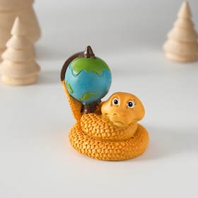 Фигурка полистоун «Змей с глобусом», 5.5×6 см