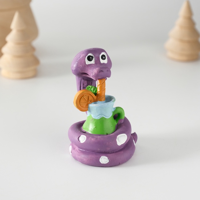 Фигурка полистоун «Змей с бокалом смузи», 3.5×6 см - Фото 1