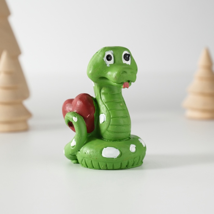 Фигурка полистоун «Змейка с сердцем», 4.6×5.8 см - Фото 1