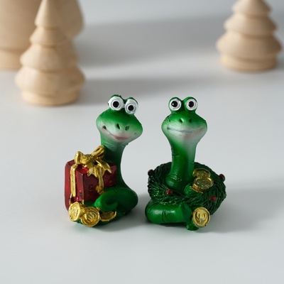 Фигурка полистоун «Змейка с новогодним настроением», 3×2×4 см, МИКС