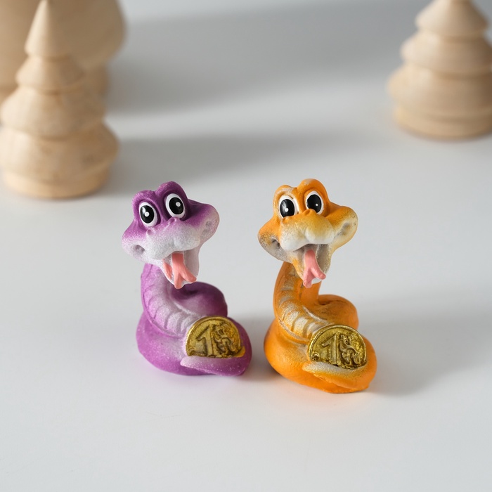 Фигурка полистоун «Змейка с монеткой», 2.5×2.5×4 см, МИКС - Фото 1
