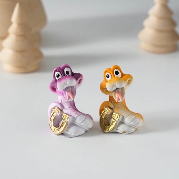 Фигурка полистоун «Змейка с подковой», 2.5×2.5×4 см, МИКС - Фото 1